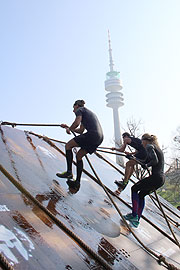 glitschige Steigungen rauf.. (©Foto: Martin Schmitz)